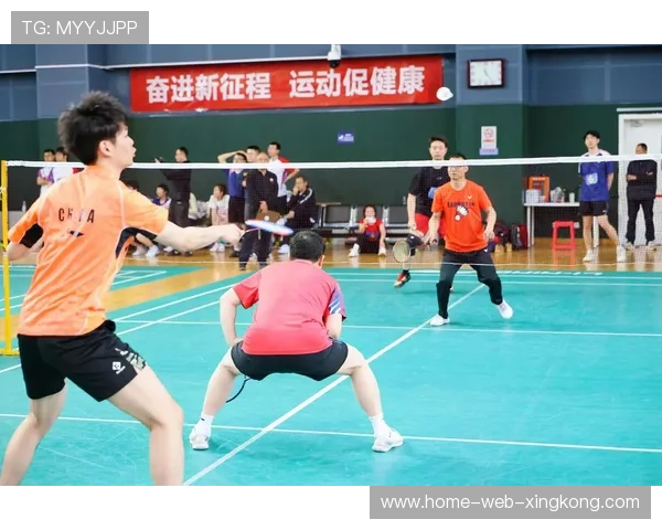 羽毛球双打高强度配合换位制胜,全面提升团队默契与竞技水平